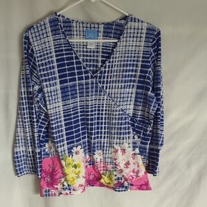 Lark Lane V Neck Blue White Pink Stretchy Top With Silver Studs Sz L